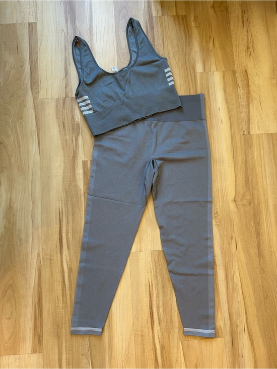 Outdoor Voices Pants - OV Set Ribbed Grey/White